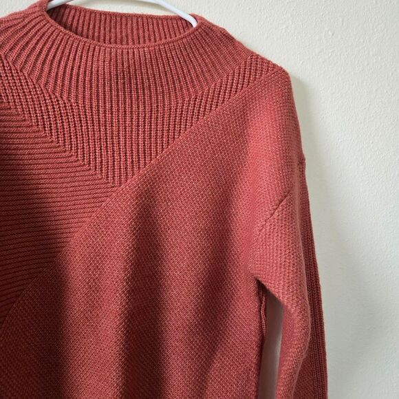 Women's Heartloom Geometric Tight Knit Burgundy High Crewneck Sweater Small - Picture 3 of 6